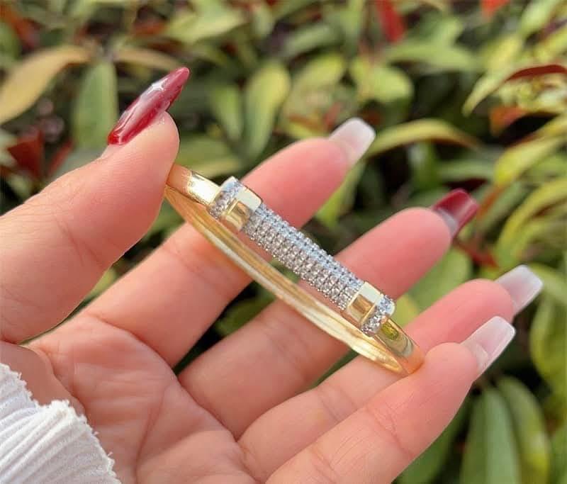 Luxe Crystal Pavé Gold Bangle